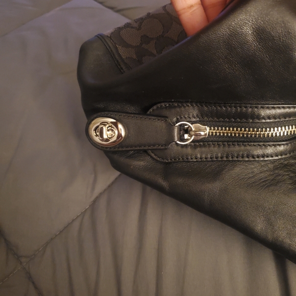 Edie Shoulder Bag 31 In Signature Jacquard - Picture 5 of 12